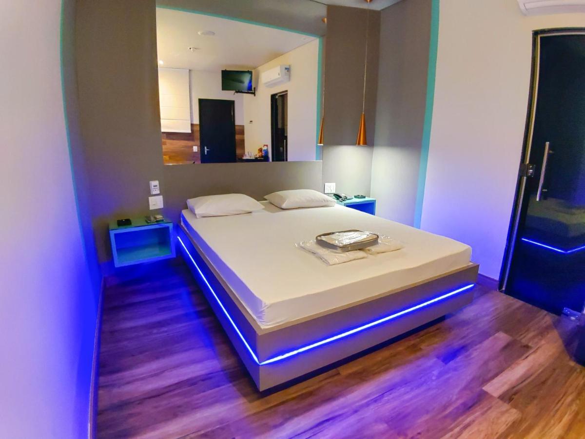 Standard Suite,1184767426:JPEG