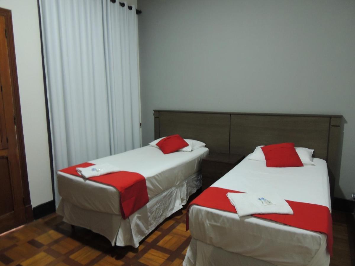 Quarto com 2 Camas de Solteiro e Varanda