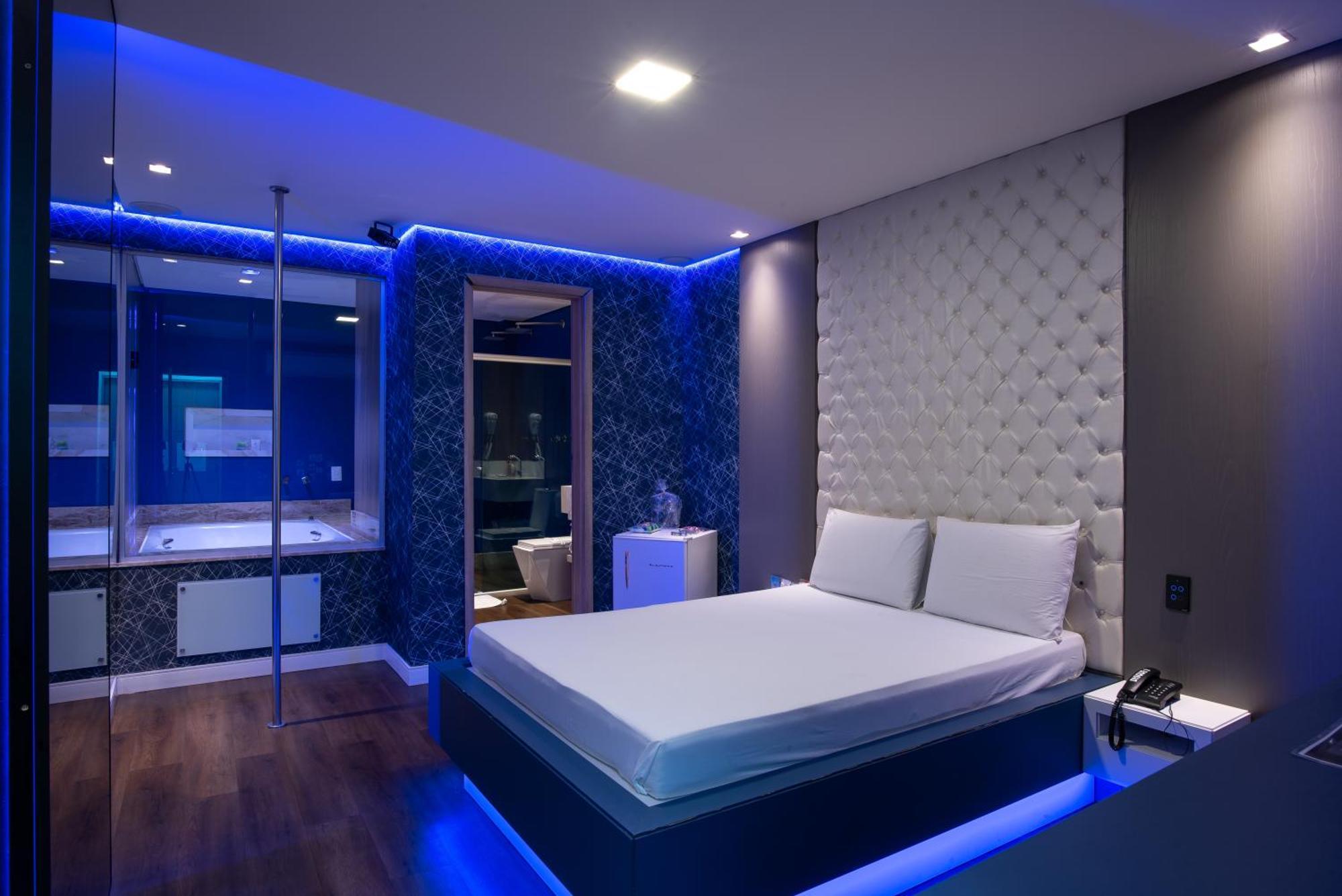 Deluxe Suite with Spa Bath
