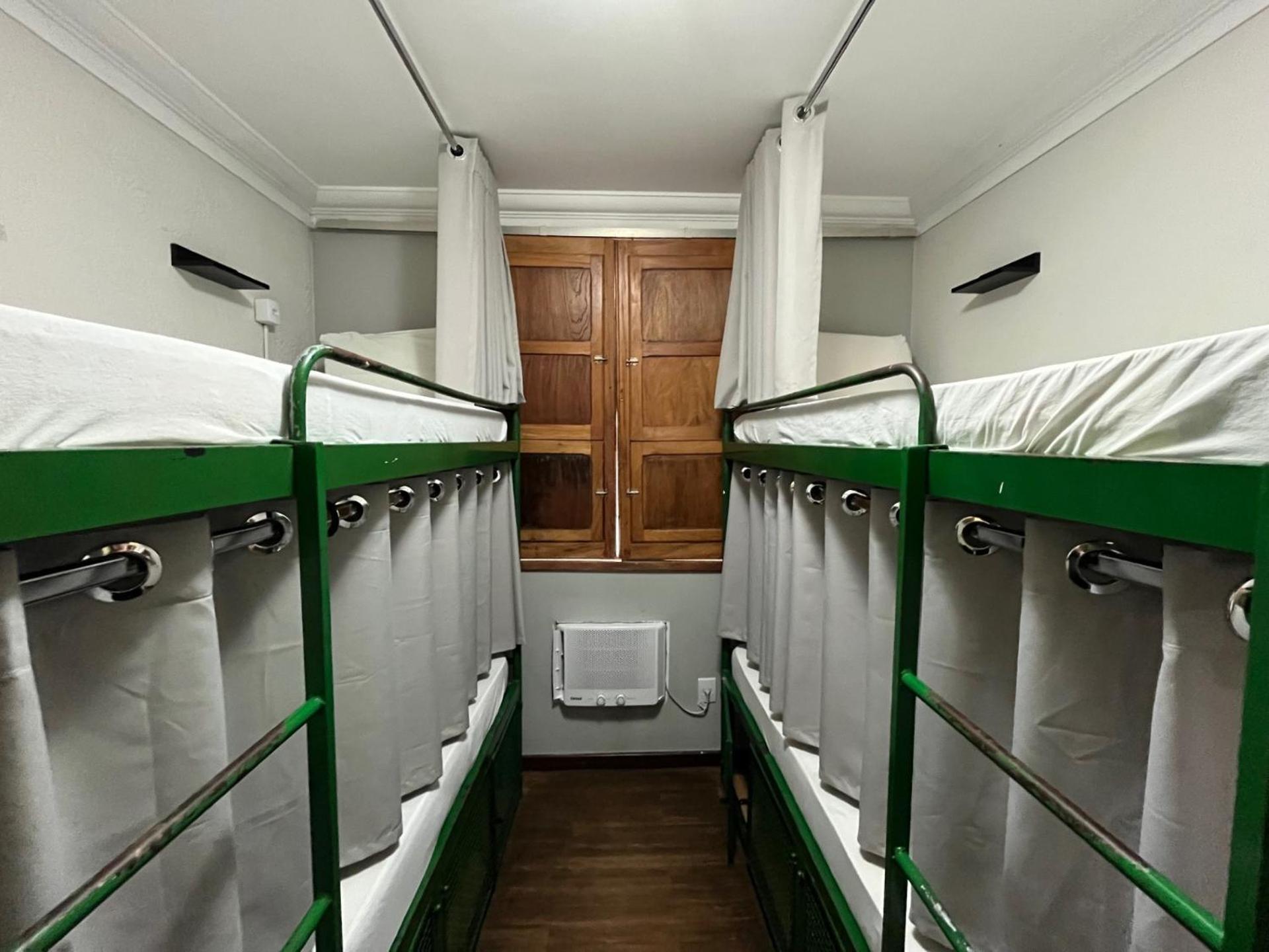 Cama em Dormitório Misto com 4 Camas