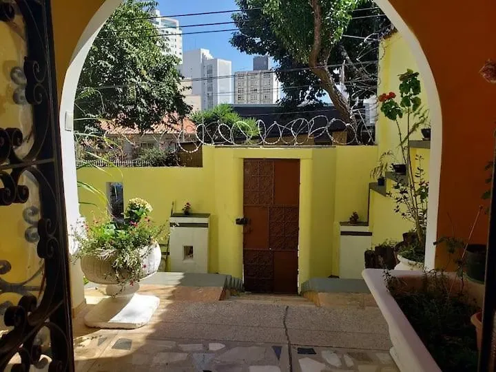 Hospedagem Domiciliar - Quarto Hostel Para 03 Pessoas Proximo A Area Hospitalar Em Bh-1