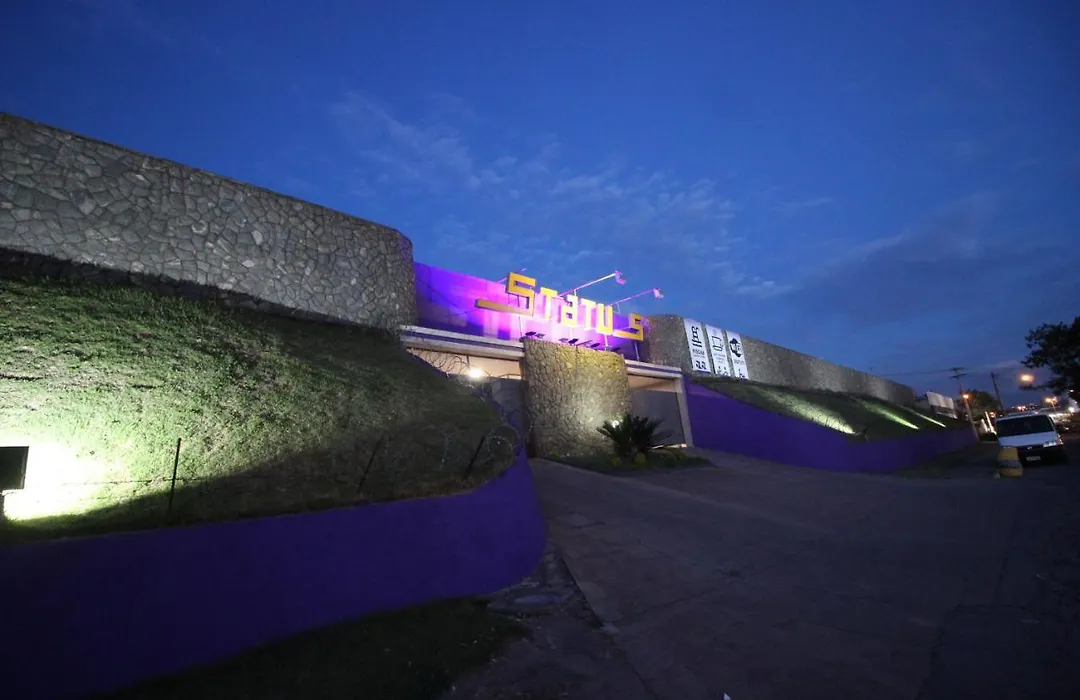 Status Motel-1