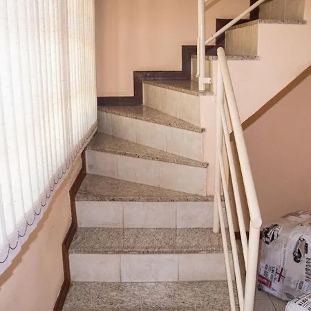 Casa de 2 Suítes com Internet Rápida e Comodidades-2