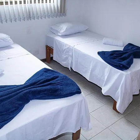 Casa de 2 Suítes com Internet Rápida e Comodidades-3